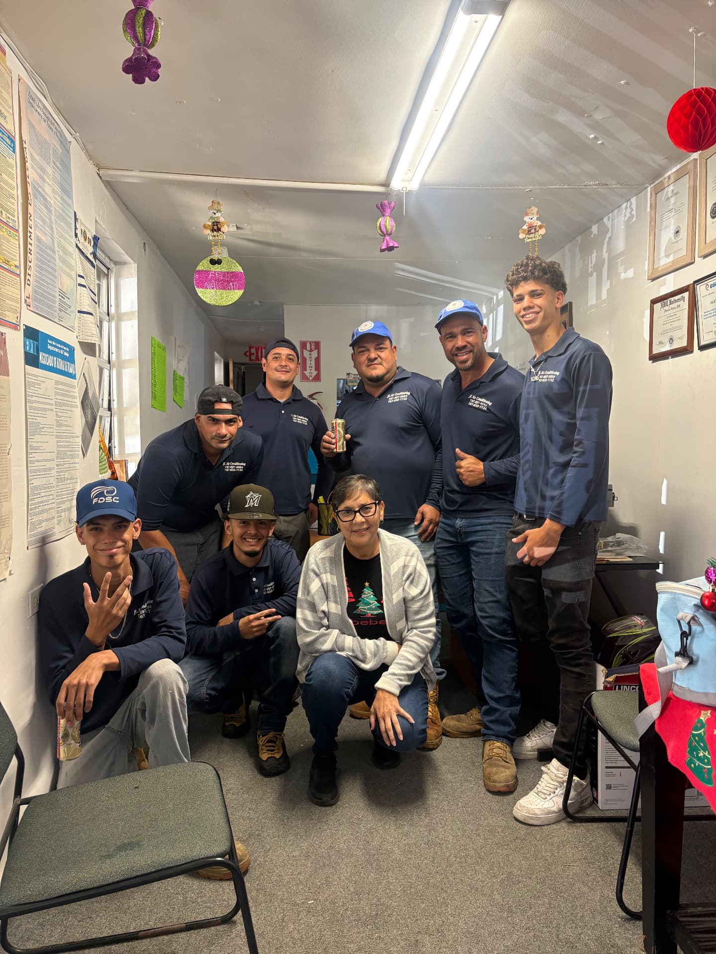 El equipo de JL Air Conditioning Service and General Contractor